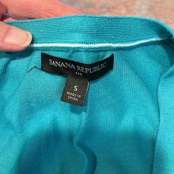 Nice Banana Republic Cardigan - Picture 6 of 10